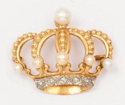Broche «Couronne» en or jaune ornée de perles...