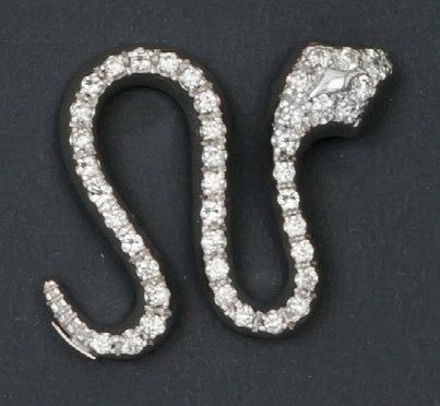 null Pendentif «Serpent» en or gris entièrement serti de diamants. P: 6g.
