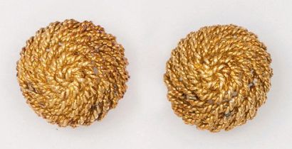 FRED Paire de boucles d'oreilles en or jaune torsadé. Signées FRED. P: 25,2g.