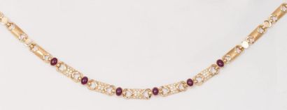 null Collier en or jaune orné de motifs «Noeud» sertis de diamants alternés de rubis...