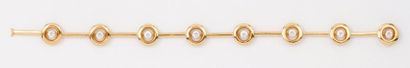 BOUCHERON Bracelet articulé en or jaune orné de huit diamants taillés en brillant....