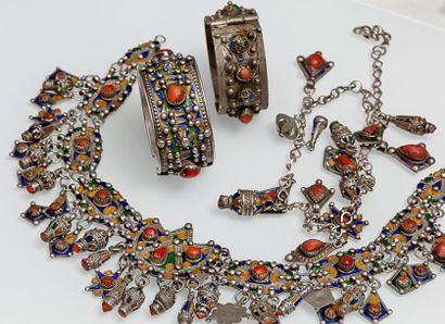 Lot de bijoux kabyles en argent émaillé polychrome...