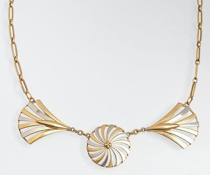 null Collier draperie en or de deux couleurs. Vers 1930. P. 8,9g