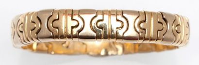 null Bracelet jonc ouvert en or de deux couleurs à décor géométrique. P. 66,9g