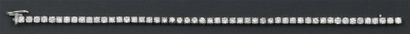 null Bracelet ligne en or gris 14k entièrement serti de diamants taillés en brillant.Poids...