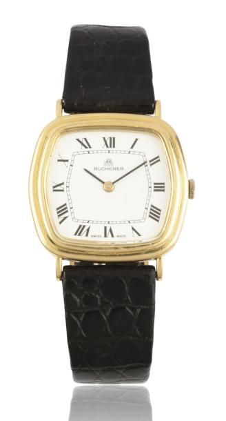 BUCHERER N° 73171 vers 1980 Montre bracelet coussin en or. Cadran blanc avec chiffres...