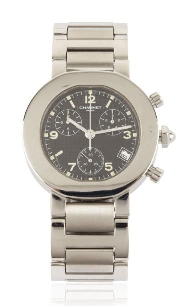 CHAUMET STYLE vers 2000 Chronographe bracelet en acier. Boîtier rond. Cadran noir...