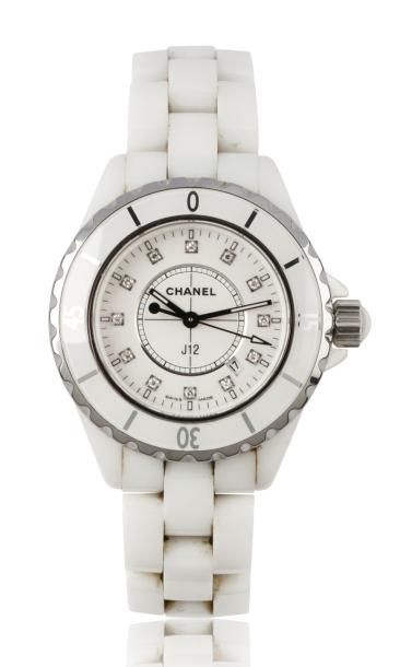 CHANEL J12 Vers 2005 Montre bracelet de dame en céramique blanche. Boîtier rond....