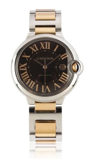 CARTIER BALLON BLEU VERS 2012 Grande montre bracelet en or et acier. Boîtier rond,...