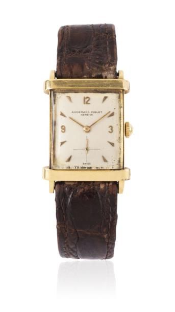 AUDEMARS PIGUET N°1886 vers 1940 Belle et originale montre bracelet en or. Boîtier...