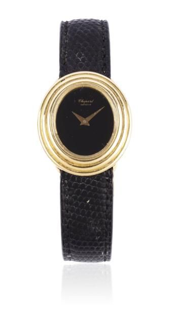 CHOPARD N° 118525/51011 vers 1970 Belle montre bracelet de dame en or. Boîtier ovale...
