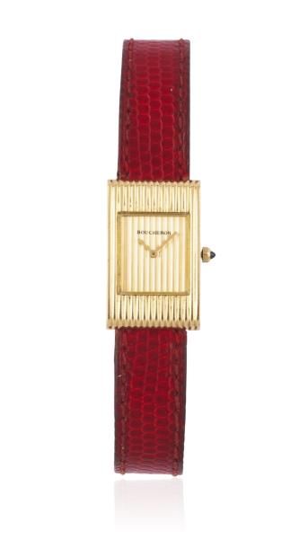 BOUCHERON N° 75710 vers 2000 Montre bracelet de dame en or. Boîtier rectangle à larges...