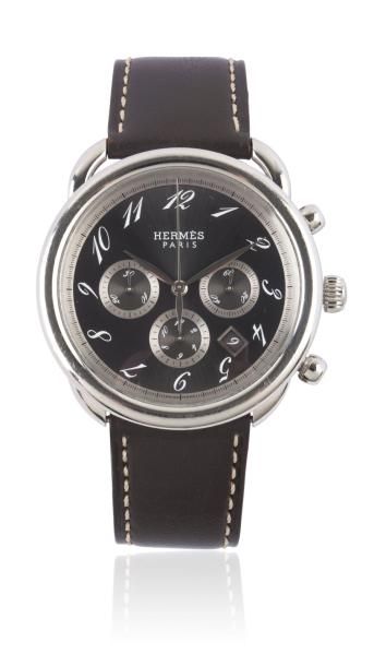 HERMES ARCEAU vers 2000 Grand chronographe bracelet en acier. Boîtier rond. Cadran...