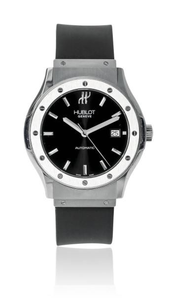 HUBLOT Vers 2010 Belle montre bracelet en acier. Boîtier rond, fond saphir. Couronne...