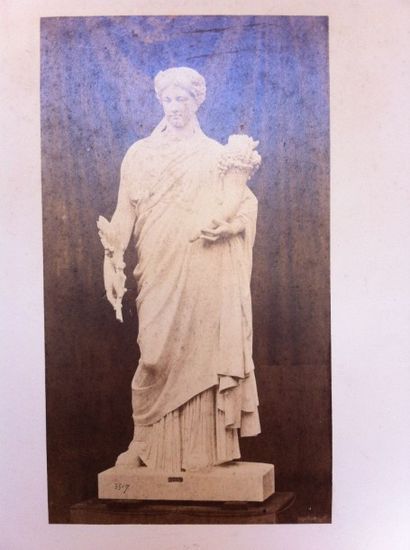 MARVILLE Charles (1816-1879) Femme à la corne d'abondance. Photographie statuaire,...