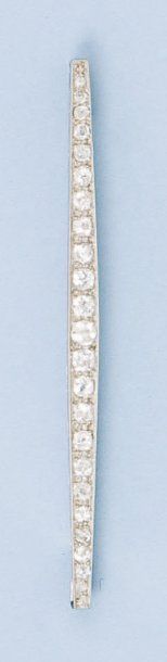 null Broche barrette en platine ornée de diamants de taille ancienne P. 10,1 g.