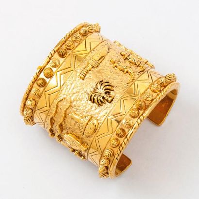 Isabel CANOVAS Bracelet manchette en métal doré rehaussé de clous stylisés ornés...