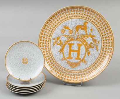 HERMES Paris Service à dessert "Mosaïque au 24" en porcelaine composé d'un plat à...