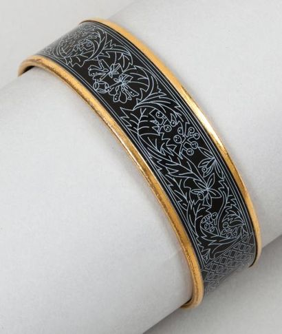 HERMES paris made in Austria Bracelet jonc en métal doré émaillé noir à décor de...
