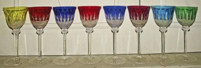 SAINT-LOUIS Suite de huit verres à vin du Rhin en cristal taillé partiellement teinté,...