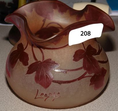 LEGRAS Vase globulaire à col trilobé en verre givré à décor dégagé à l'acide de feuilles...