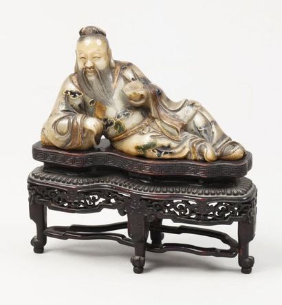 null Sujet en stéatite beige laquée représentant le poëte ivre Li Bai. Chine, XVIIIème...