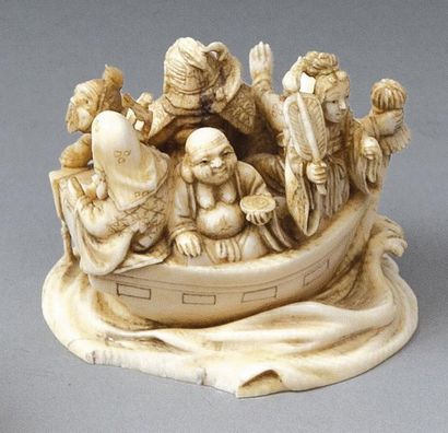 null Netsuke en ivoire représentant Takarabune, l'embarcation des sept dieux du bonheur,...