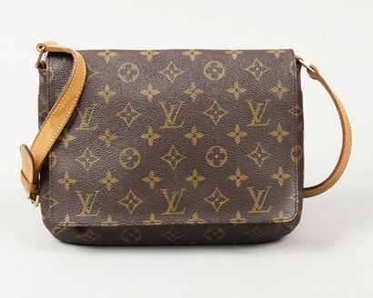 LOUIS VUITTON Sac «Musette» 24cm en toile monogram et cuir naturel, fermoir pression...