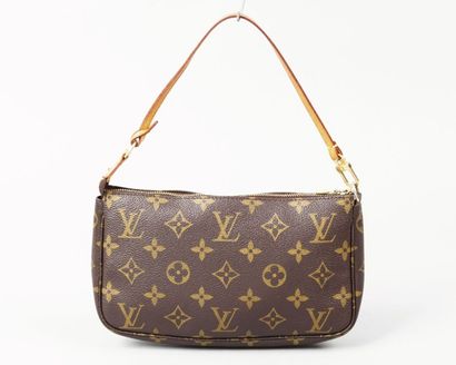 LOUIS VUITTON Pochette accessoire en toile monogram et cuir naturel, fermeture éclair,...