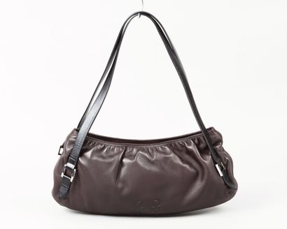 LOEWE Sac baguette 35cm en cuir agneau marron, double demi anse en cuir noir. Bon...