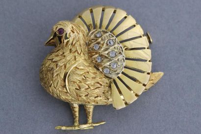 null Broche «Oiseau» en or jaune ornée de diamants taillés en rose. P. 6,6g