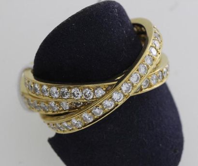 null Alliance trois anneaux en or jaune entièrement sertie de diamants taillés en...