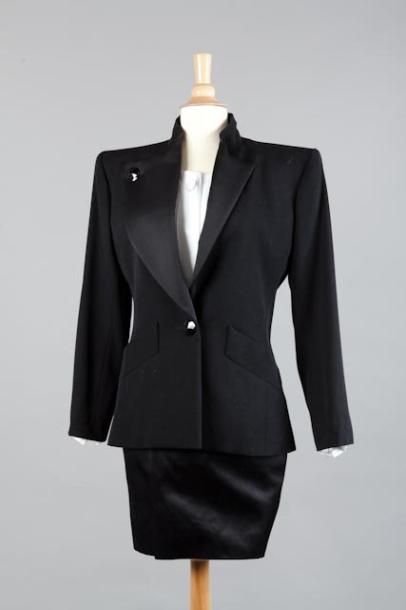 Yves SAINT LAURENT rive gauche circa 1987/1989 Tailleur smoking en gabardine de laine...