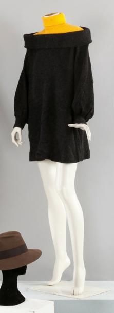 Chantal THOMASS circa 1980 Robe oversize en jersey de laine à côte gris anthracite,...