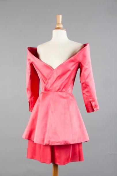 Claude MONTANA Automne/Hiver 1987/1988 Mini robe de cocktail en satin de coton rose,...