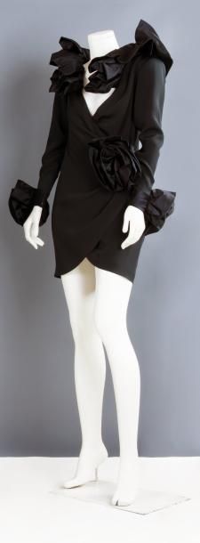 Yves SAINT LAURENT, haute couture n°63985 Automne/Hiver 1987/1988 Robe en crêpe de...
