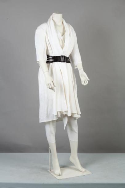 Anne-Marie BERETTA, VACHER circa 1987/1989 Ensemble en lin blanc composé d'un pantalon...