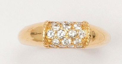 VAN CLEEF & ARPELS Philippines Bague jonc en or jaune ornée d'un pavage de diamants...