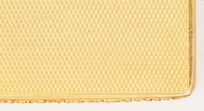 null Boîte en or jaune 9 K guilloché. XIXe siècle. P. 104g