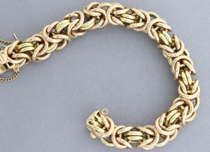 null Bracelet articulé en or de deux couleurs à maillons entrelacés. P. 69,5g