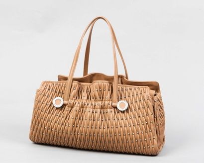 BULGARI Sac 43cm en cuir façonné marron rehaussé de clous en métal argenté, fermoir...