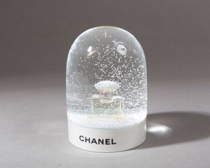 CHANEL Boule à neige renfermant le flacon du parfum N°5, Hauteur: 11cm, coffret