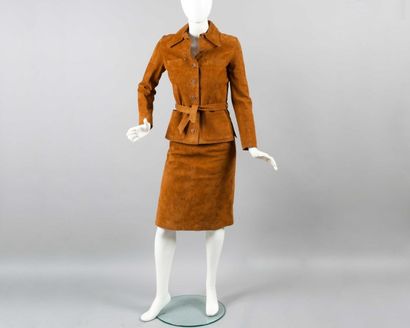 HERMES Sport Circa 1968-1970 Veste d'insiration saharienne en daim camel agrémentée...