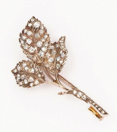 null Broche «Fleur» en or et argent ornée de diamants taillés en rose. Napoléon III....