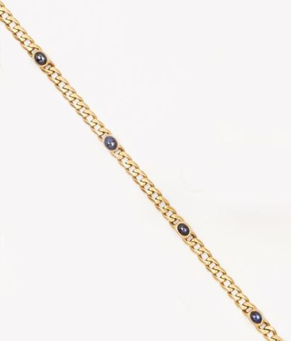 null Bracelet articulé en or jaune 14k orné de cabochons de saphirs. P. 12,5g