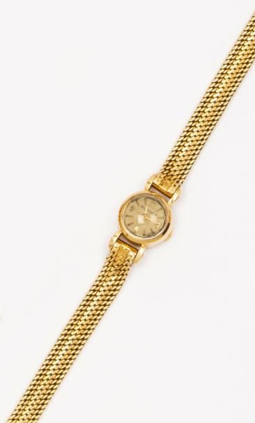 JAEGER LECOULTRE Bracelet montre de dame en or jaune, mouvement duoplan, bracelet...
