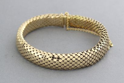 null Bracelet en or jaune à maille serpent. P: 23,6g