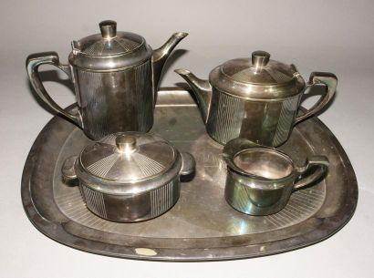 CHRISTOFLE Service à thé et à café en métal argenté Art Déco à décor rayonnant, comprenant:...