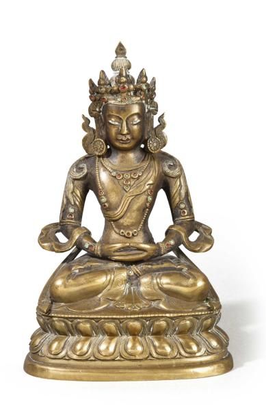 null Statuette en bronze anciennement doré représentant le Bouddha Amitayus assis...