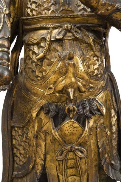 null Sujet en bronze doré représentant WEI TUO PUSA debout, vêtu d'une armure sophistiqué...